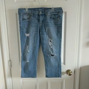 American Eagle distressed jean capri